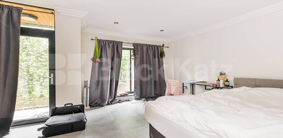 4 bedroom town house located on a private gated mews  Lotus Mews, Archway / Finsbury Park